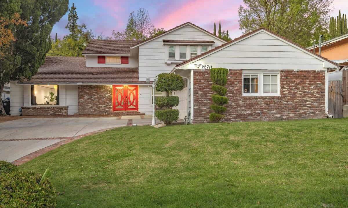 Photo of Outdoor in Woodland Hills
