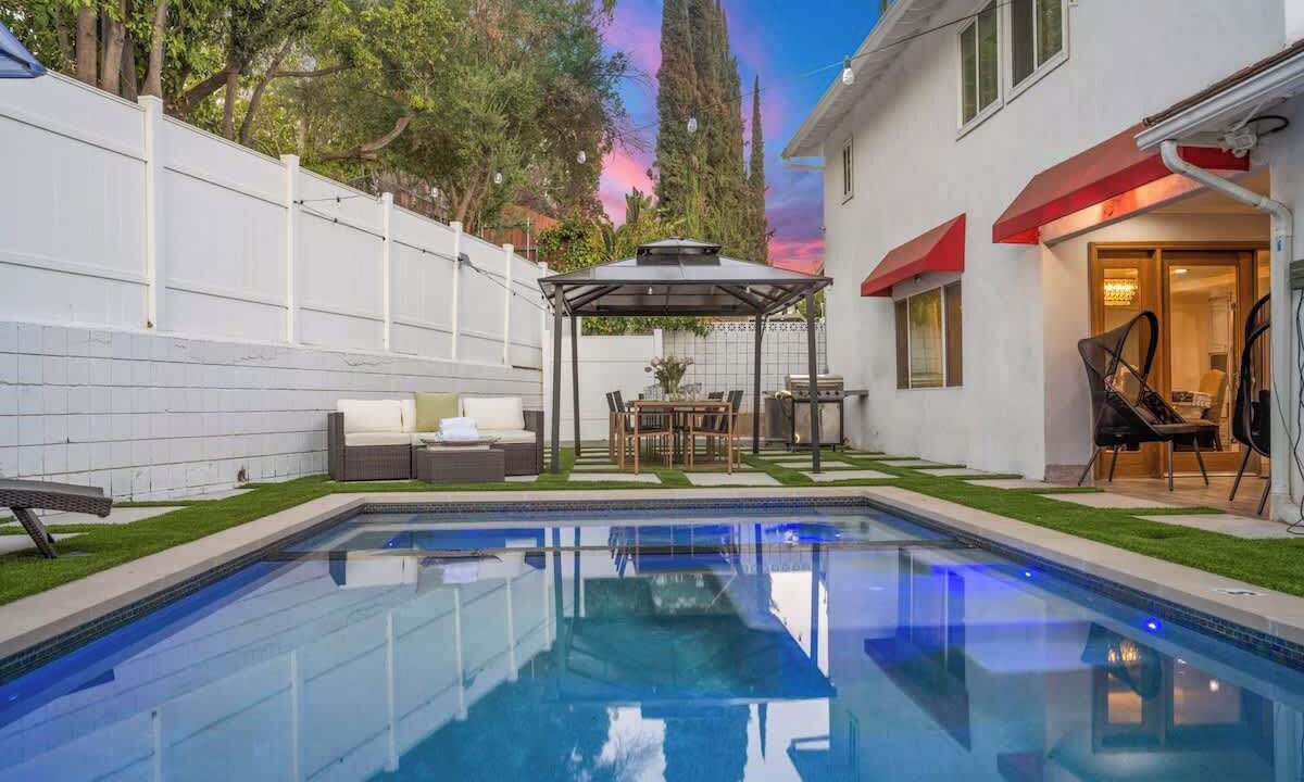 Photo of Outdoor in Woodland Hills