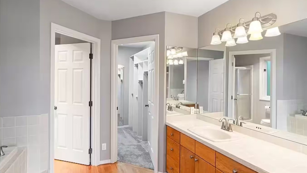 Photo of Bathroom in Lakeside