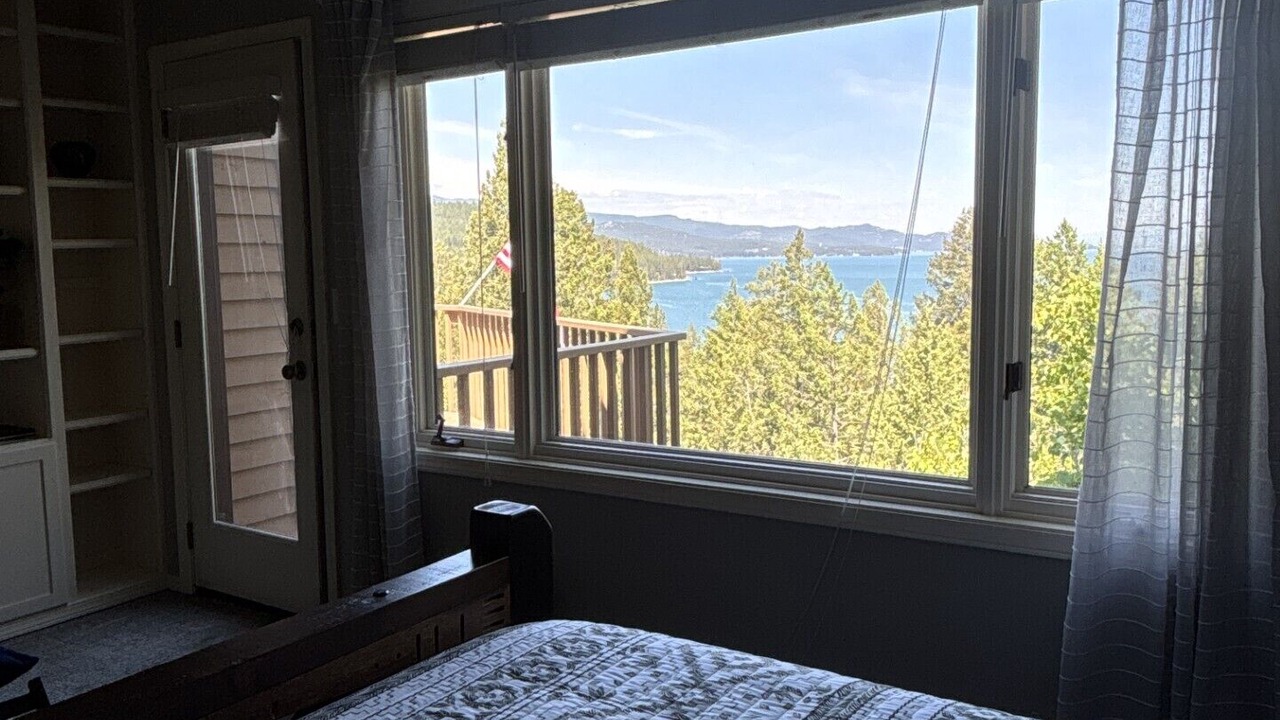 Photo of Bedroom in Lakeside