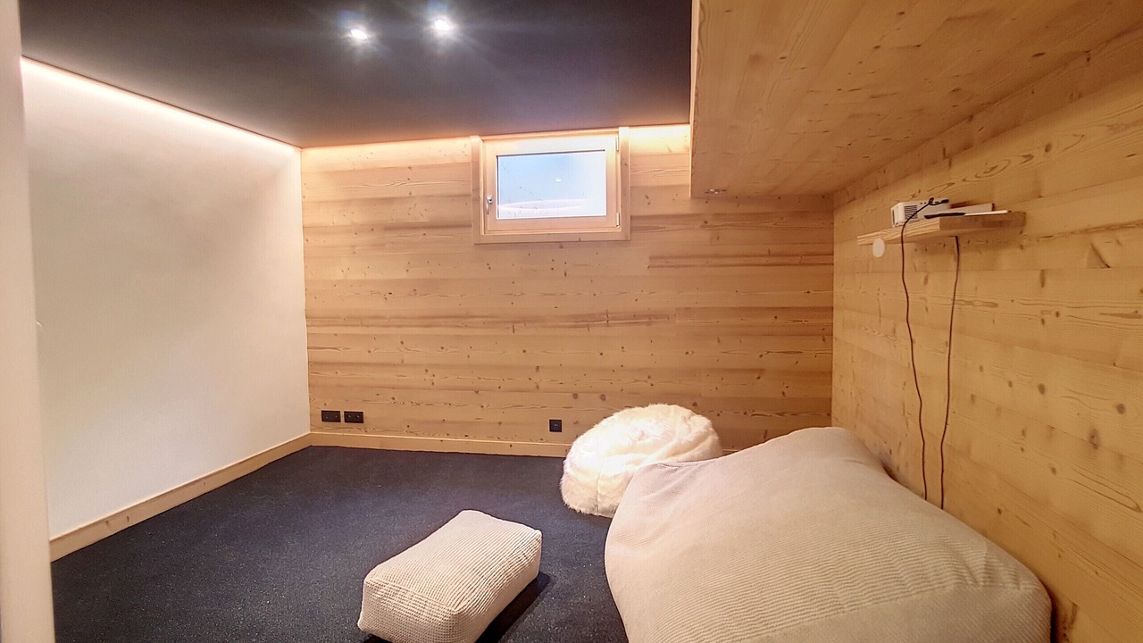 Photo of Others in Demi-Quartier