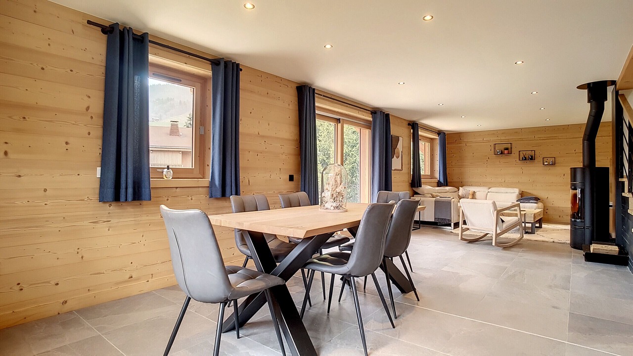 Photo of Others in Demi-Quartier