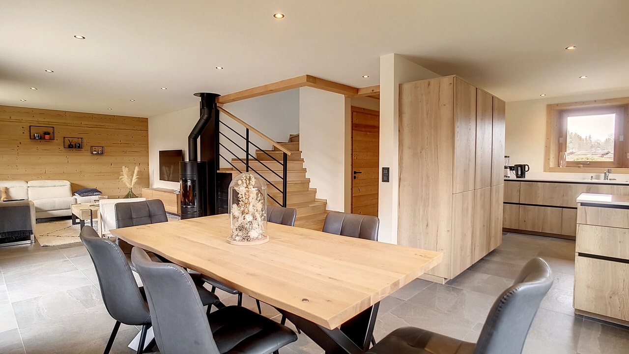 Photo of Others in Demi-Quartier