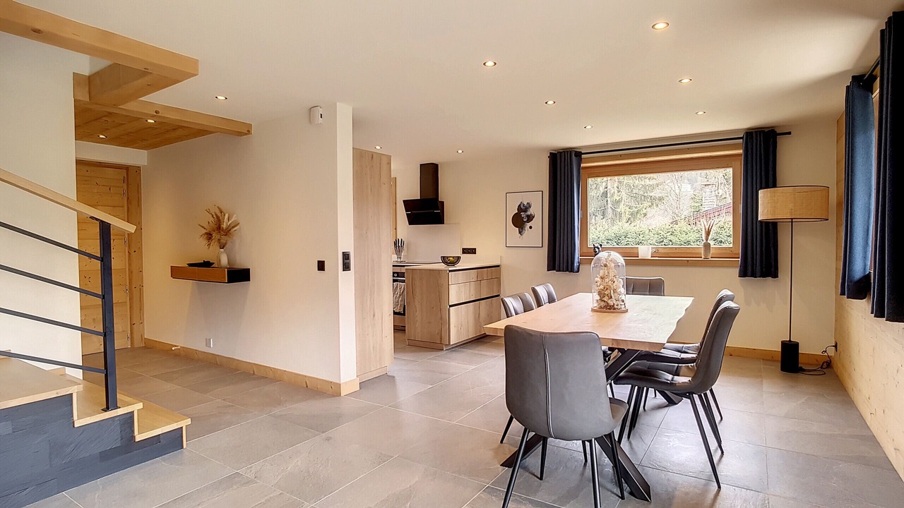 Photo of Others in Demi-Quartier