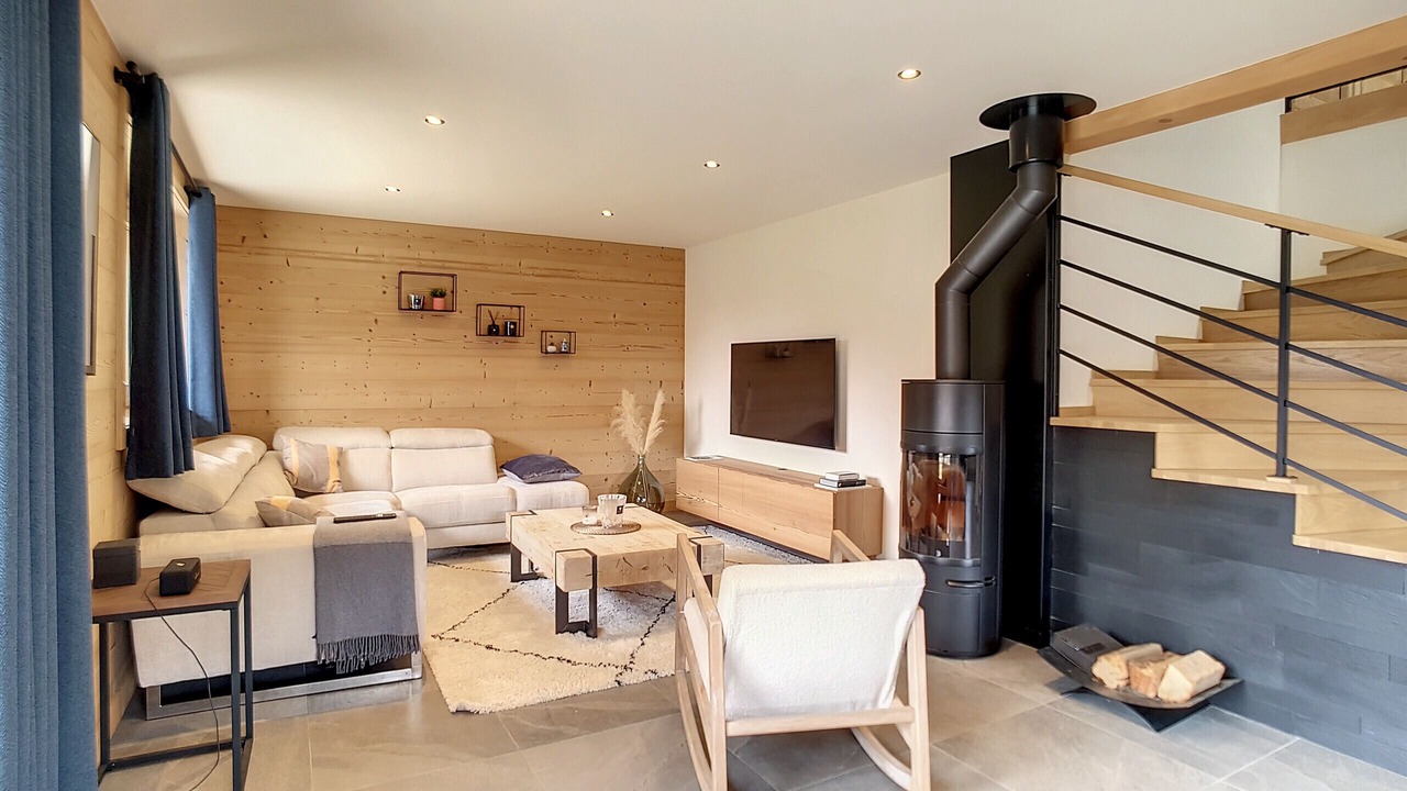 Photo of Livingroom in Demi-Quartier