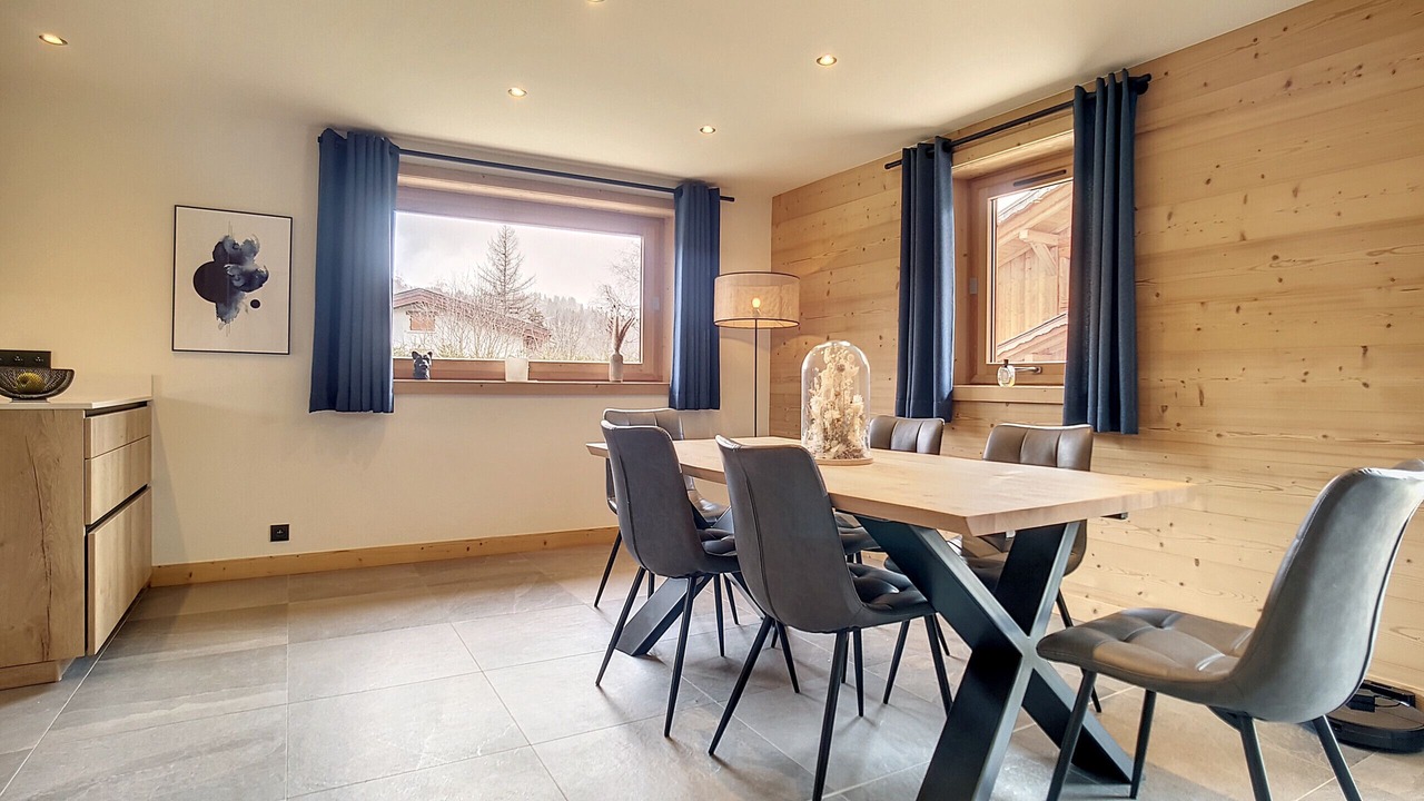 Photo of Others in Demi-Quartier