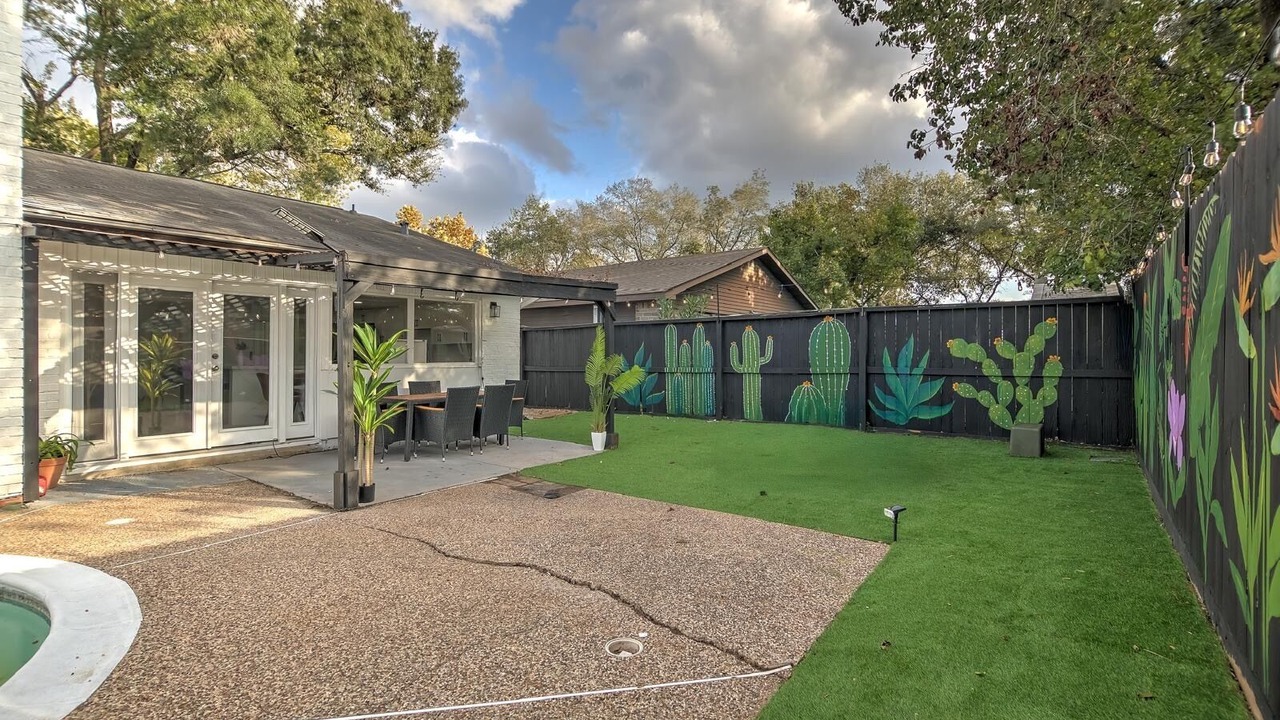 Photo of Patio Balcony in Mission Bend