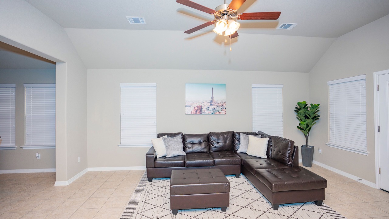 Photo of Livingroom in McNeil