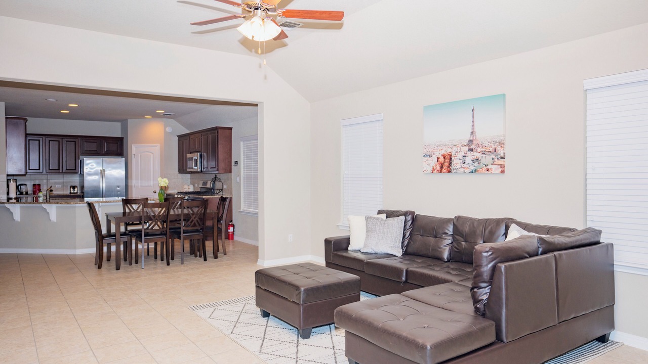 Photo of Livingroom in McNeil
