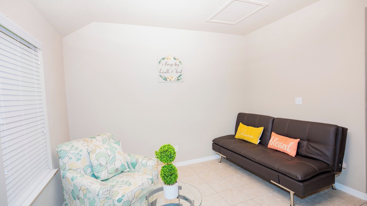 Photo of Livingroom in McNeil