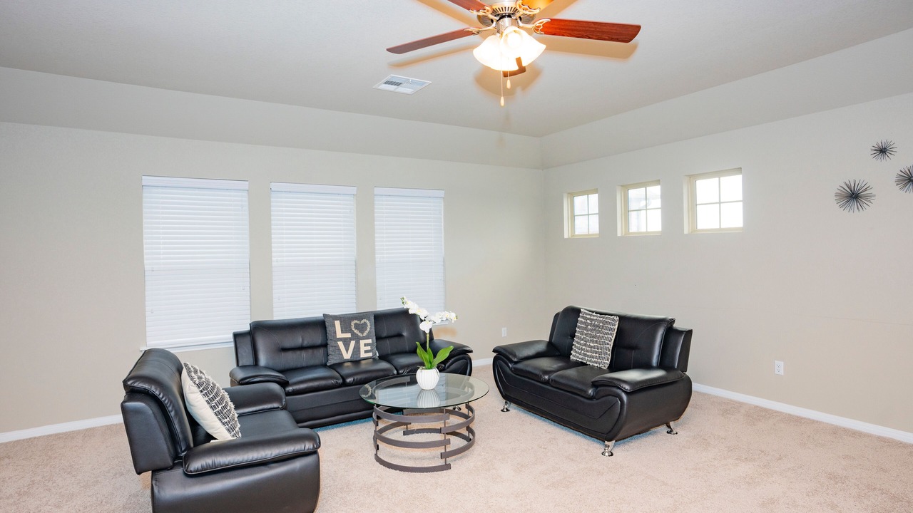 Photo of Livingroom in McNeil