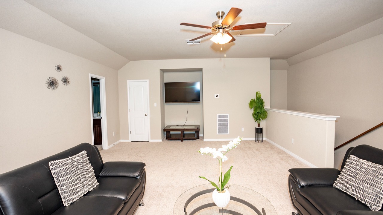 Photo of Livingroom in McNeil