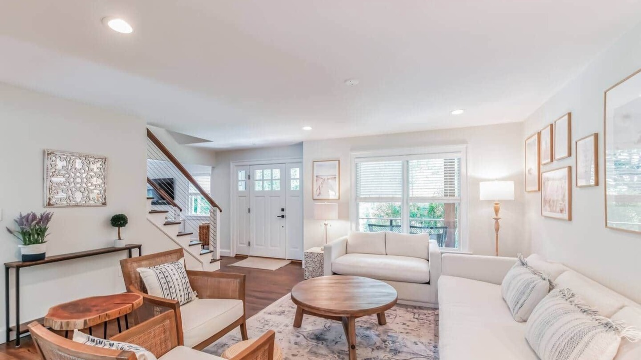 Photo of Livingroom in Hampton Bays