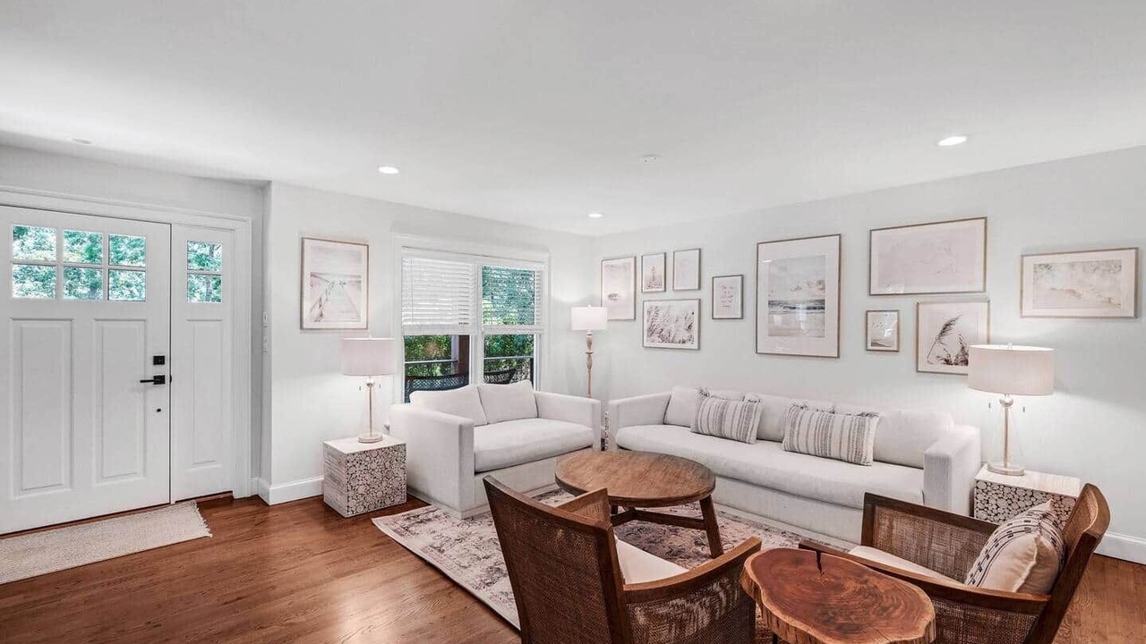 Photo of Livingroom in Hampton Bays