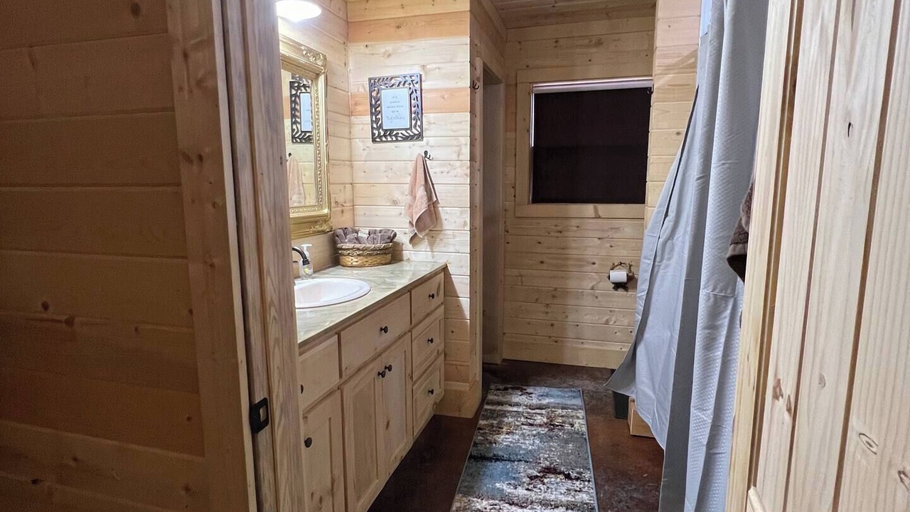 Photo of Bathroom in Higden