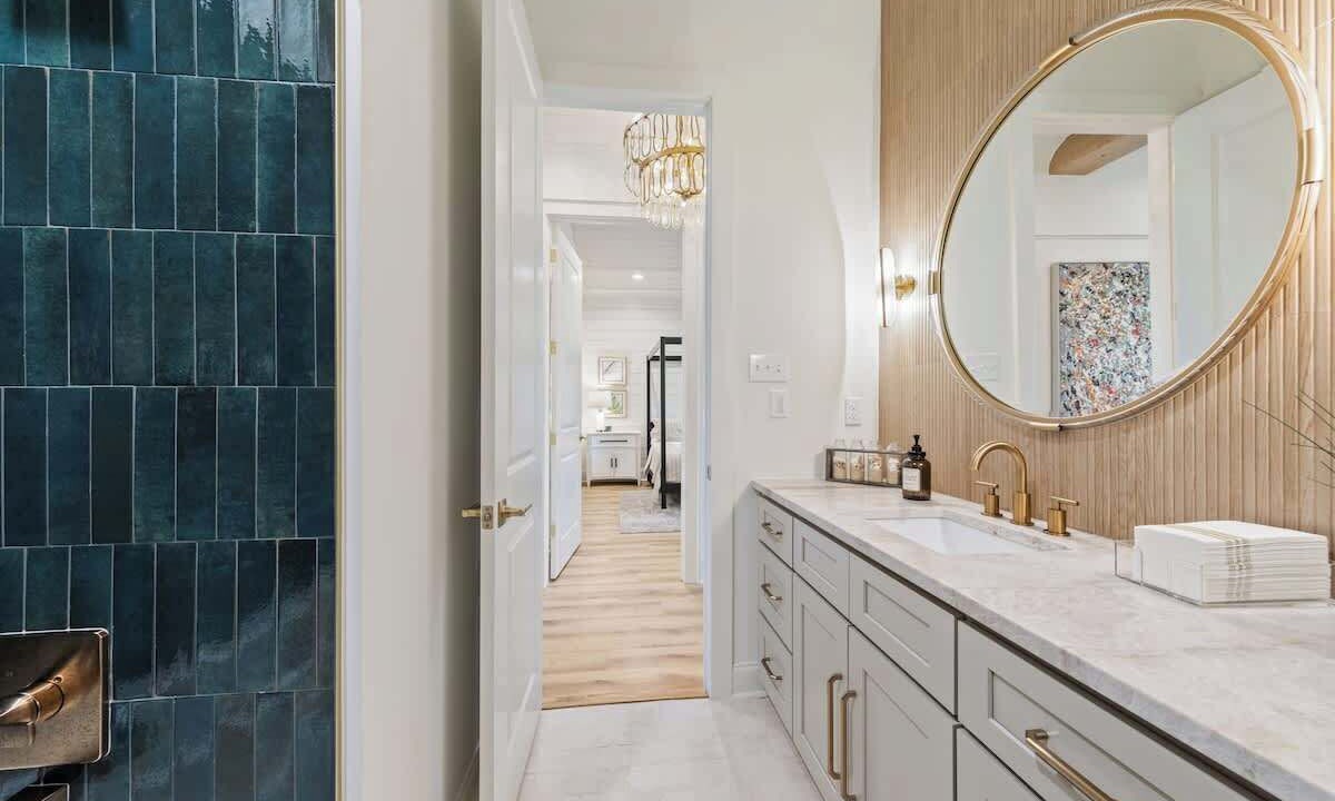 Photo of Bathroom in Cypremort Point