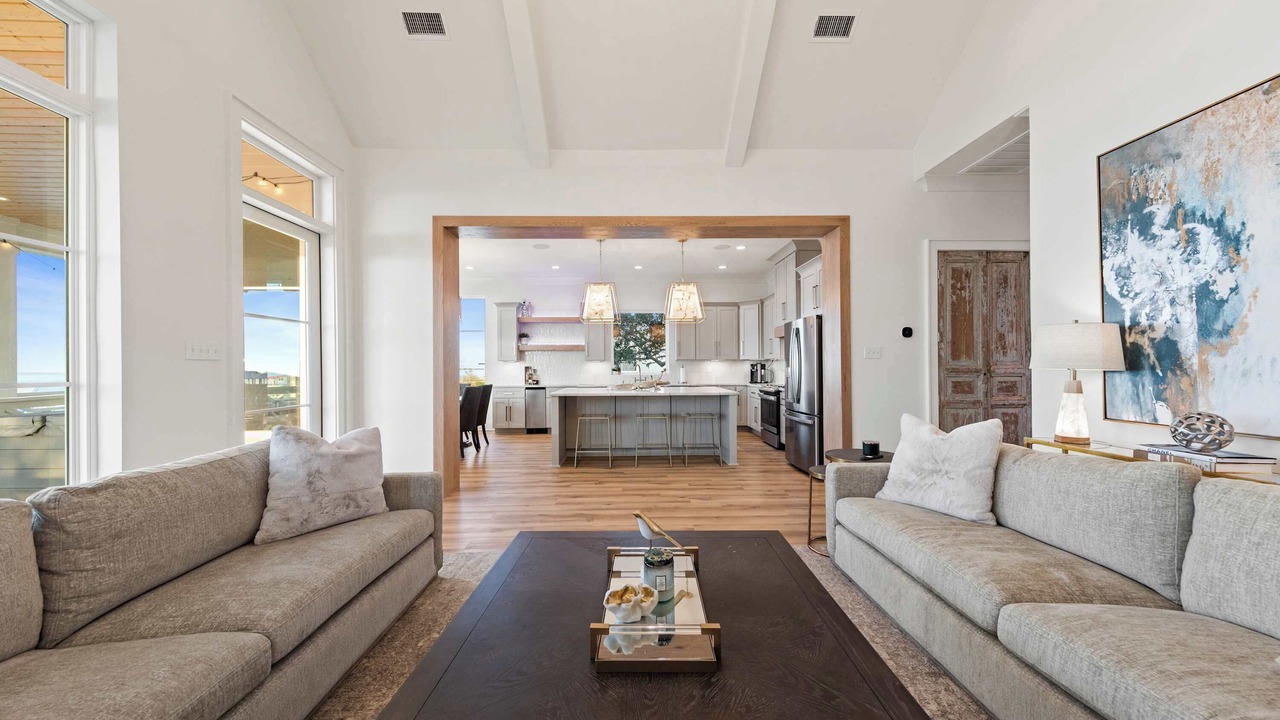 Photo of Livingroom in Cypremort Point