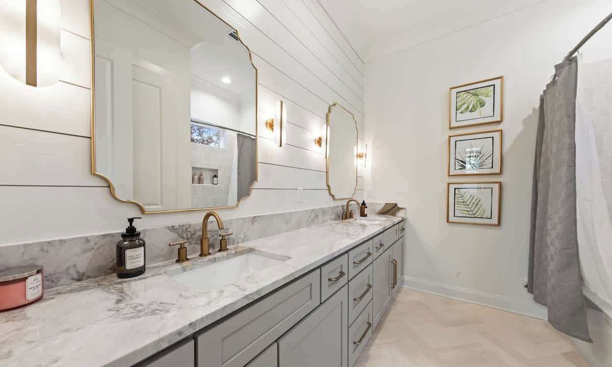 Photo of Bathroom in Cypremort Point