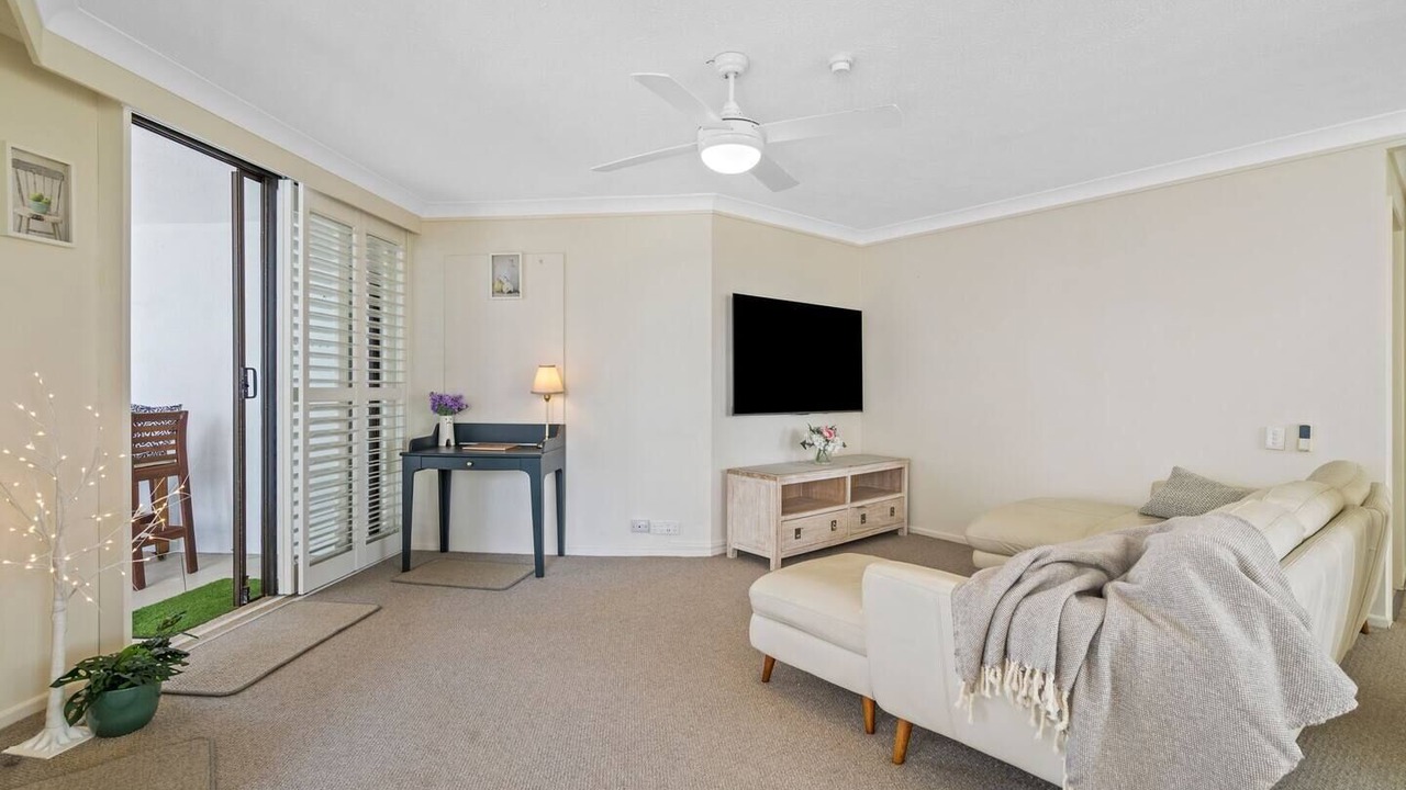 Photo of Livingroom in Main Beach