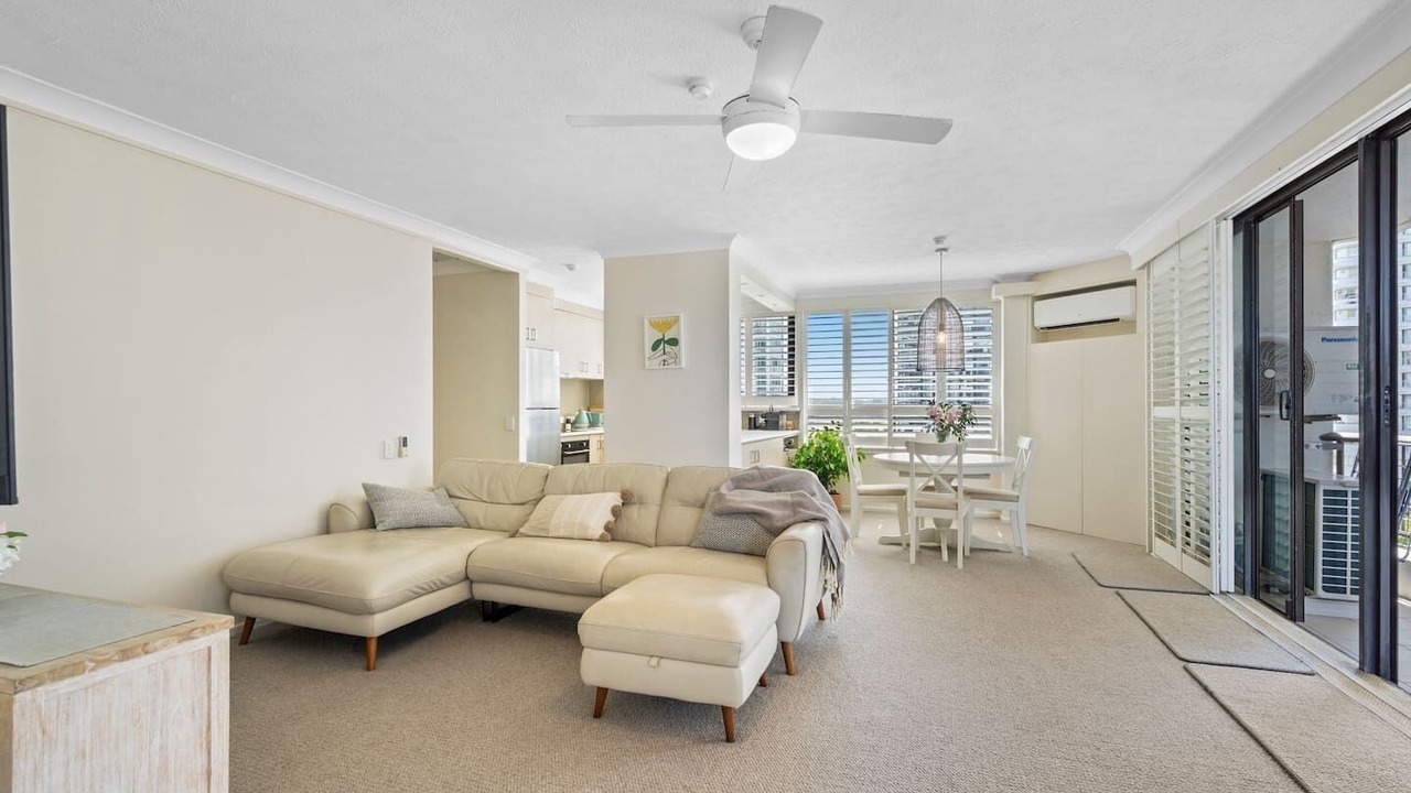 Photo of Livingroom in Main Beach