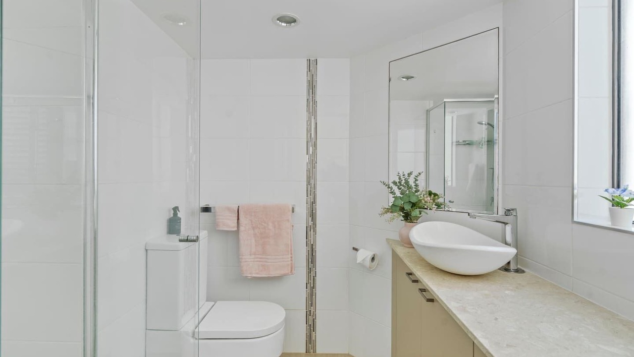 Photo of Bathroom in Main Beach