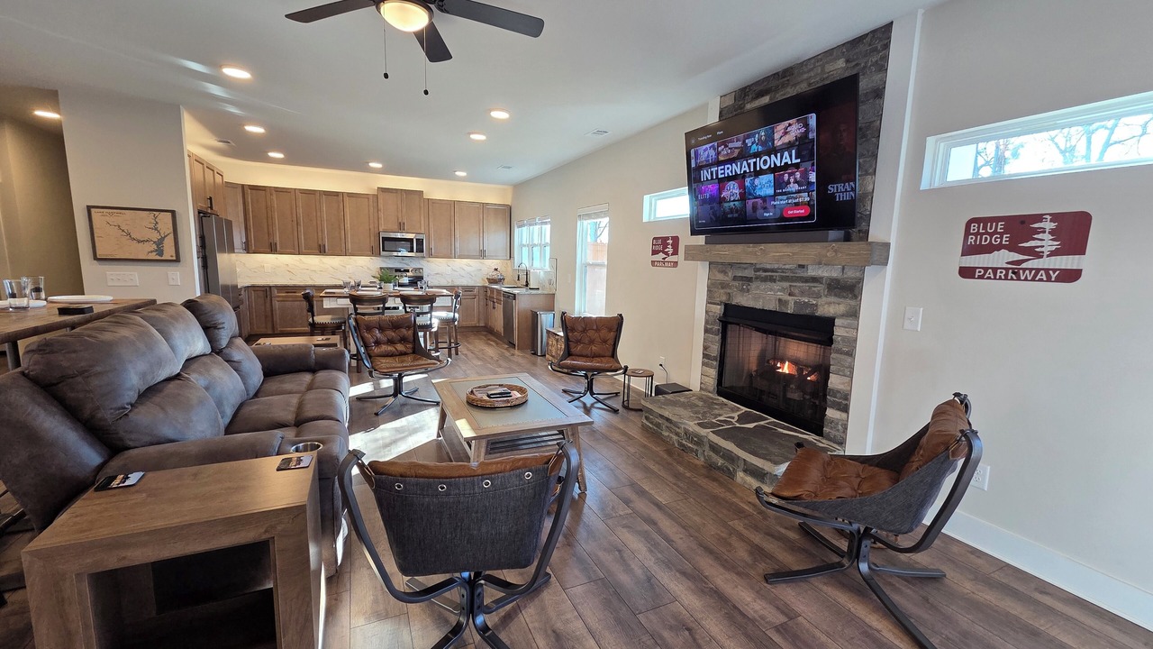 Photo of Livingroom in Toccoa