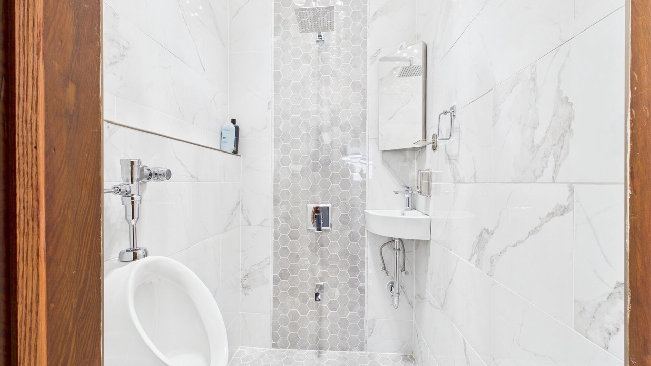 Photo of Bathroom in Wrigleyville