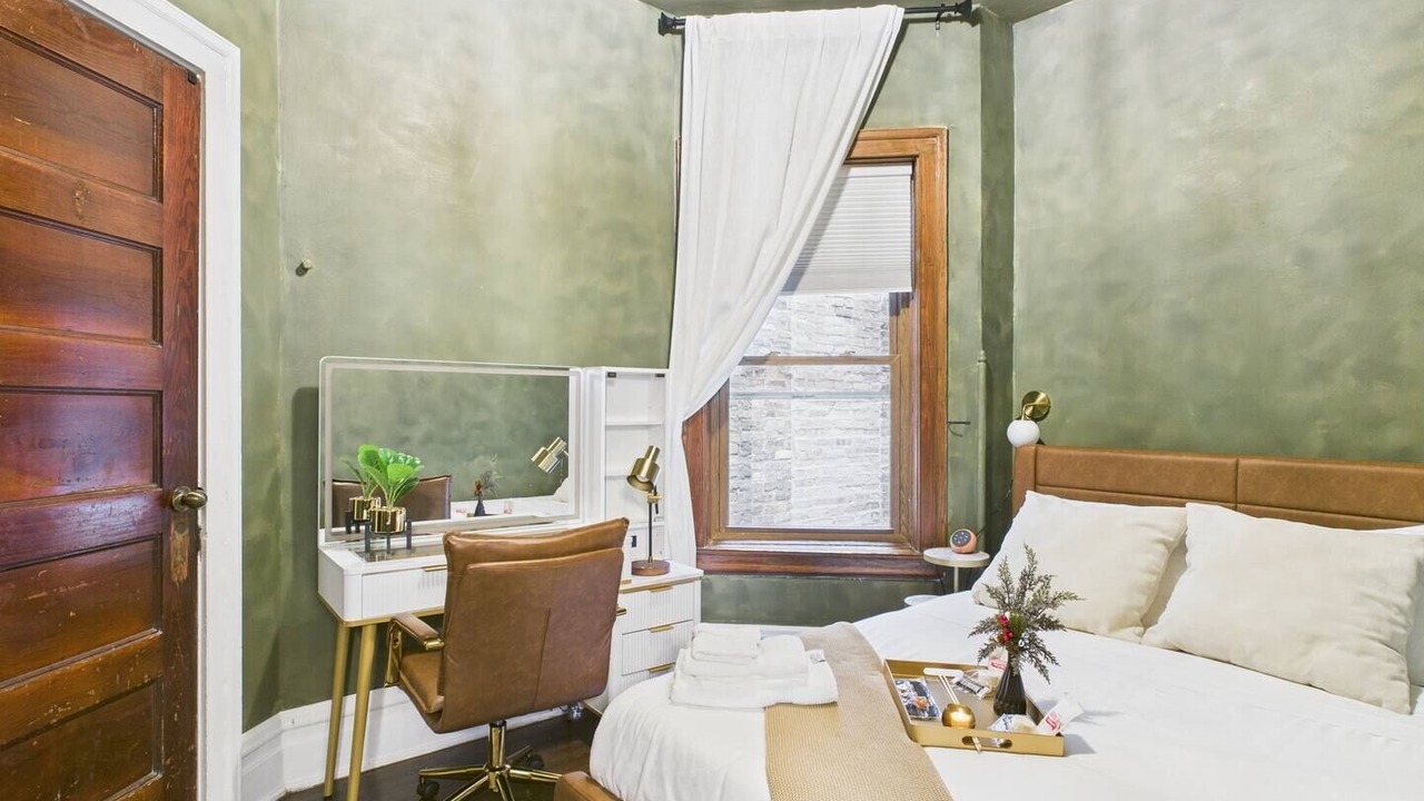 Photo of Bedroom in Wrigleyville