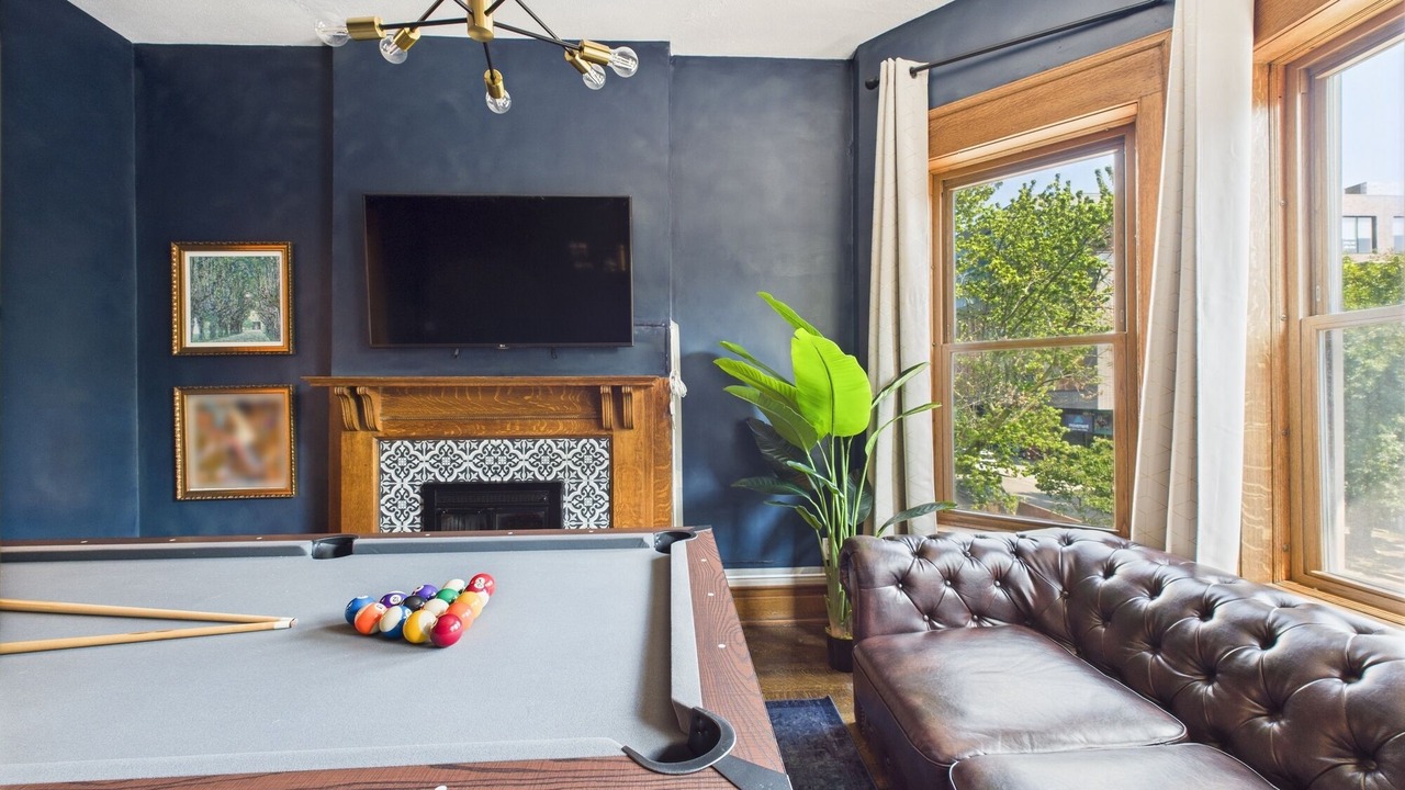 Photo of Livingroom in Wrigleyville
