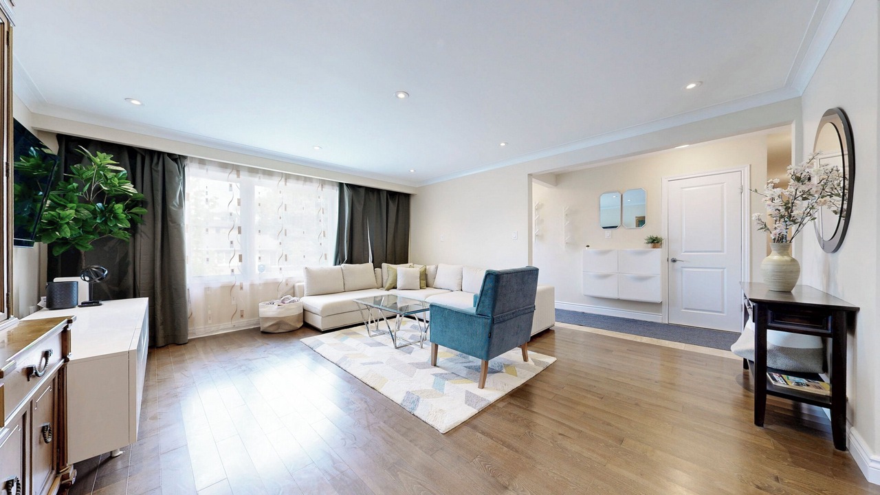 Photo of Livingroom in Willowdale