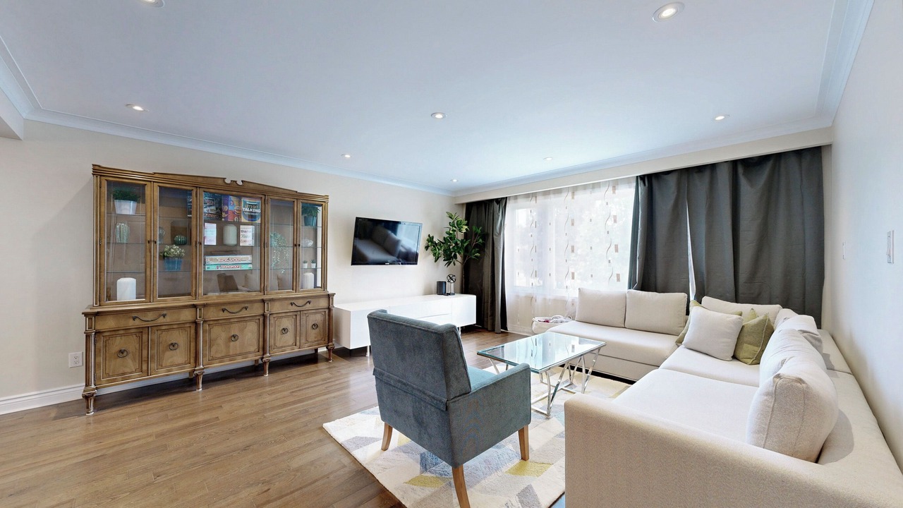 Photo of Livingroom in Willowdale