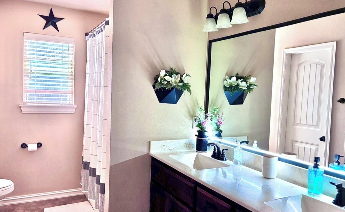 Photo of Bathroom in Glenpool