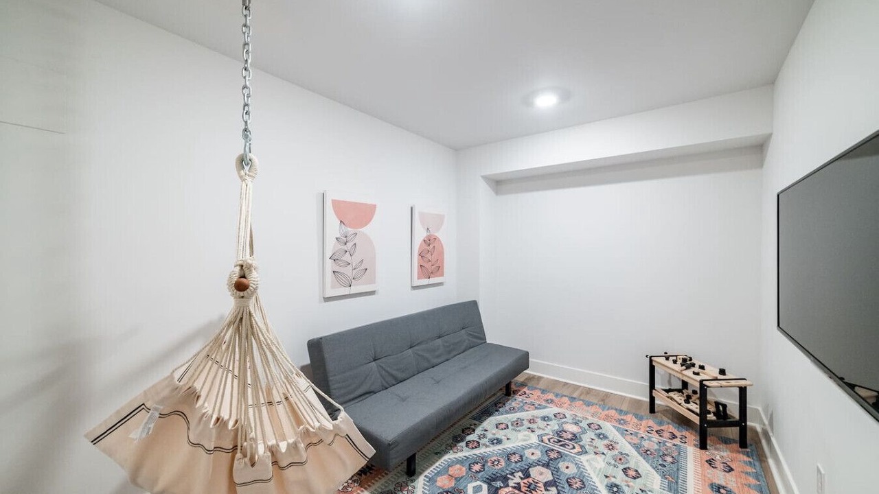 Photo of Livingroom in Court House Hill