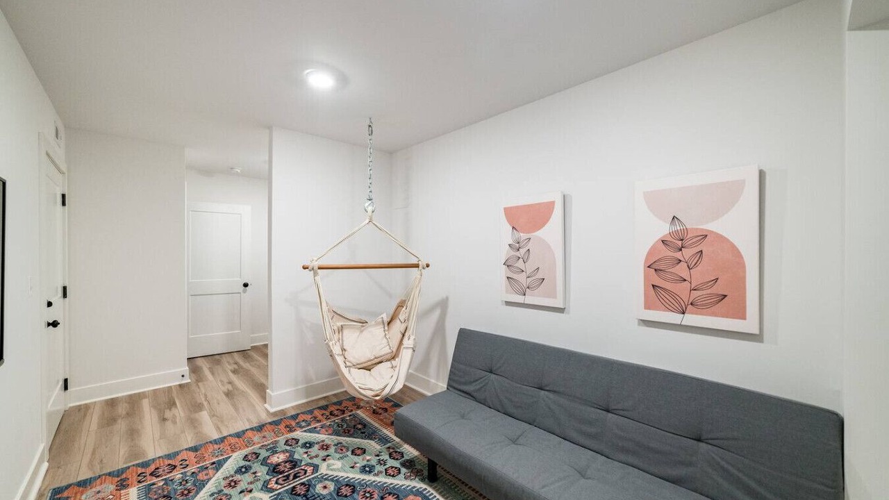 Photo of Livingroom in Court House Hill