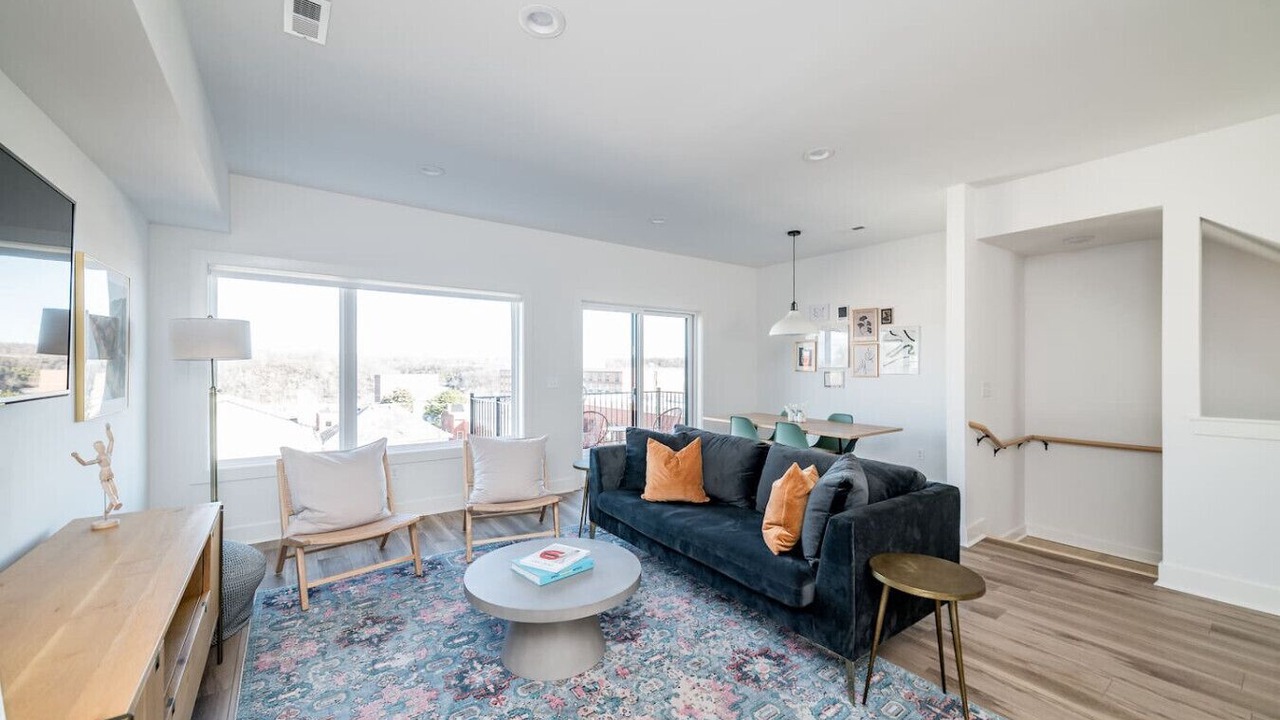 Photo of Livingroom in Court House Hill