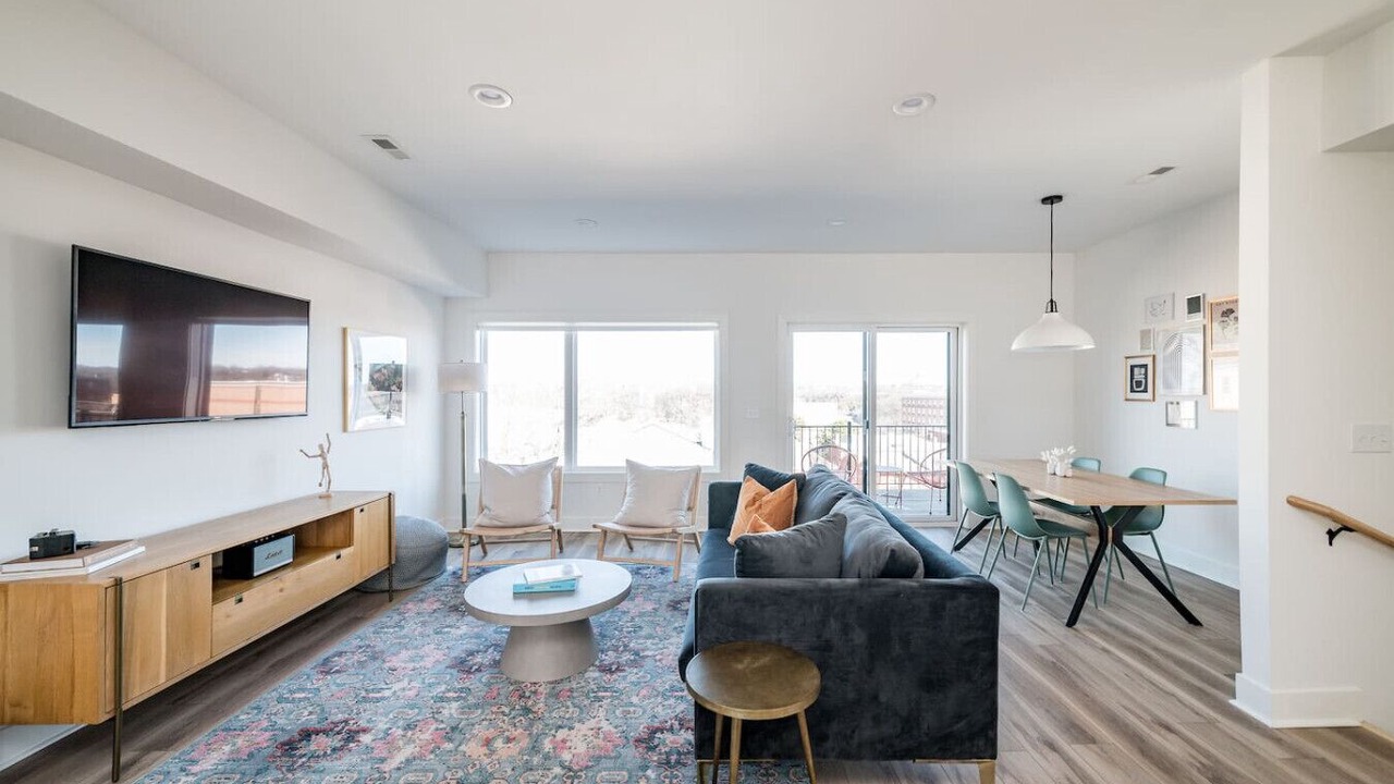Photo of Livingroom in Court House Hill