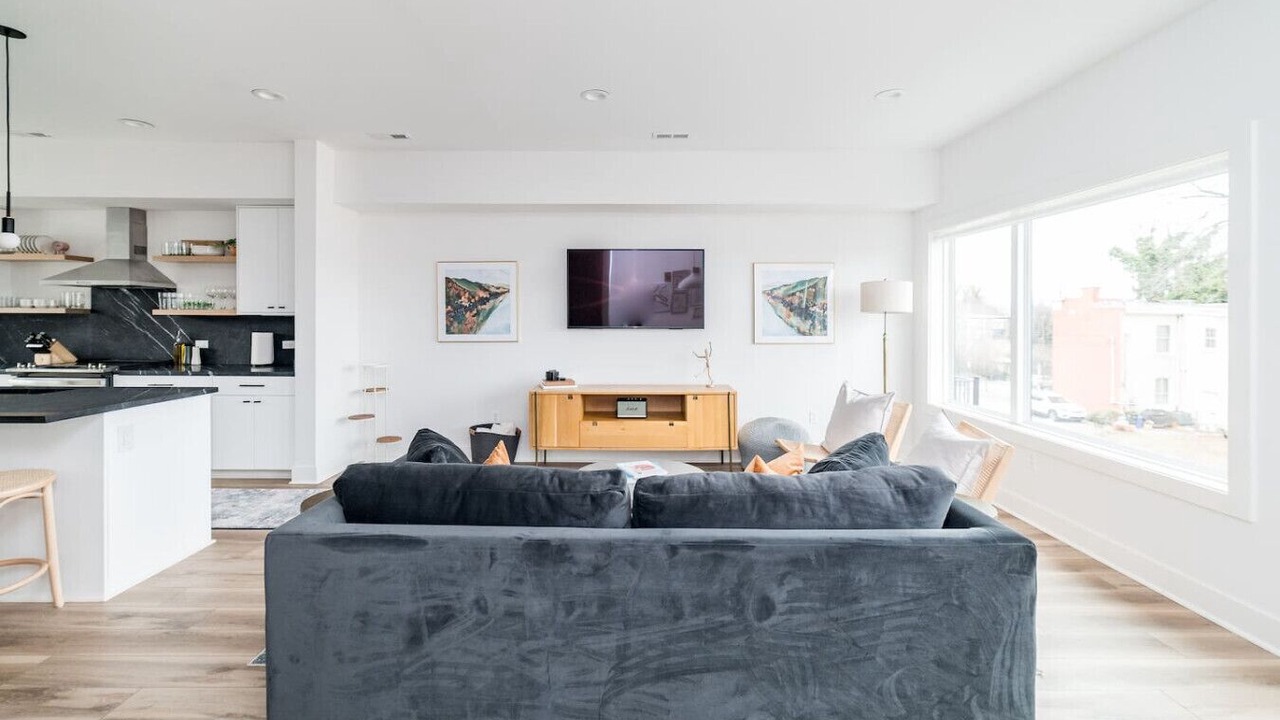 Photo of Livingroom in Court House Hill