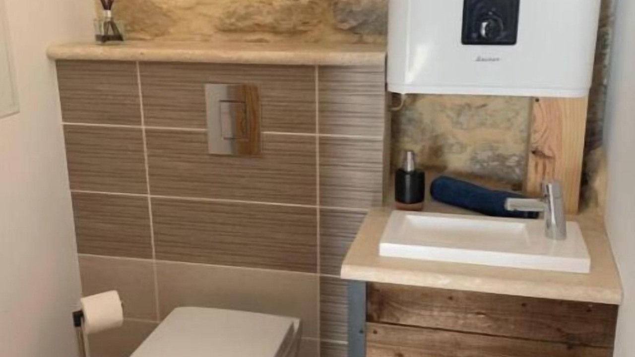 Photo of Bathroom in Tresques
