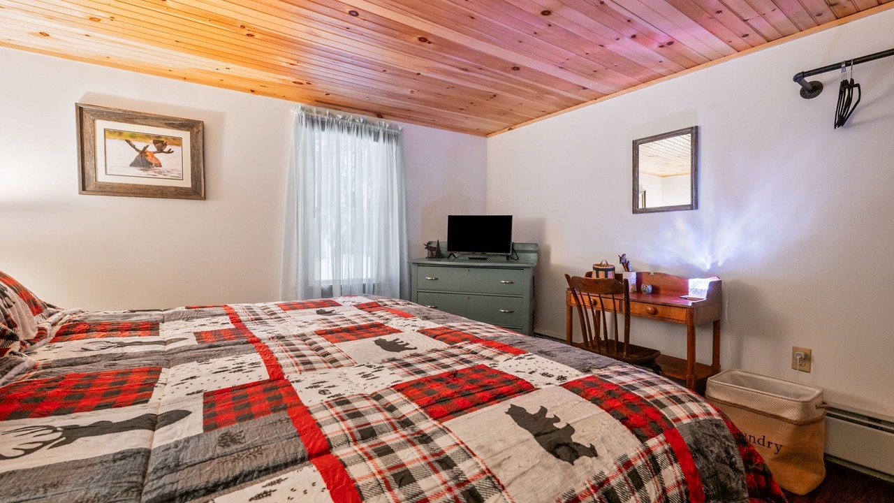 Photo of Bedroom in Magalloway Plantation
