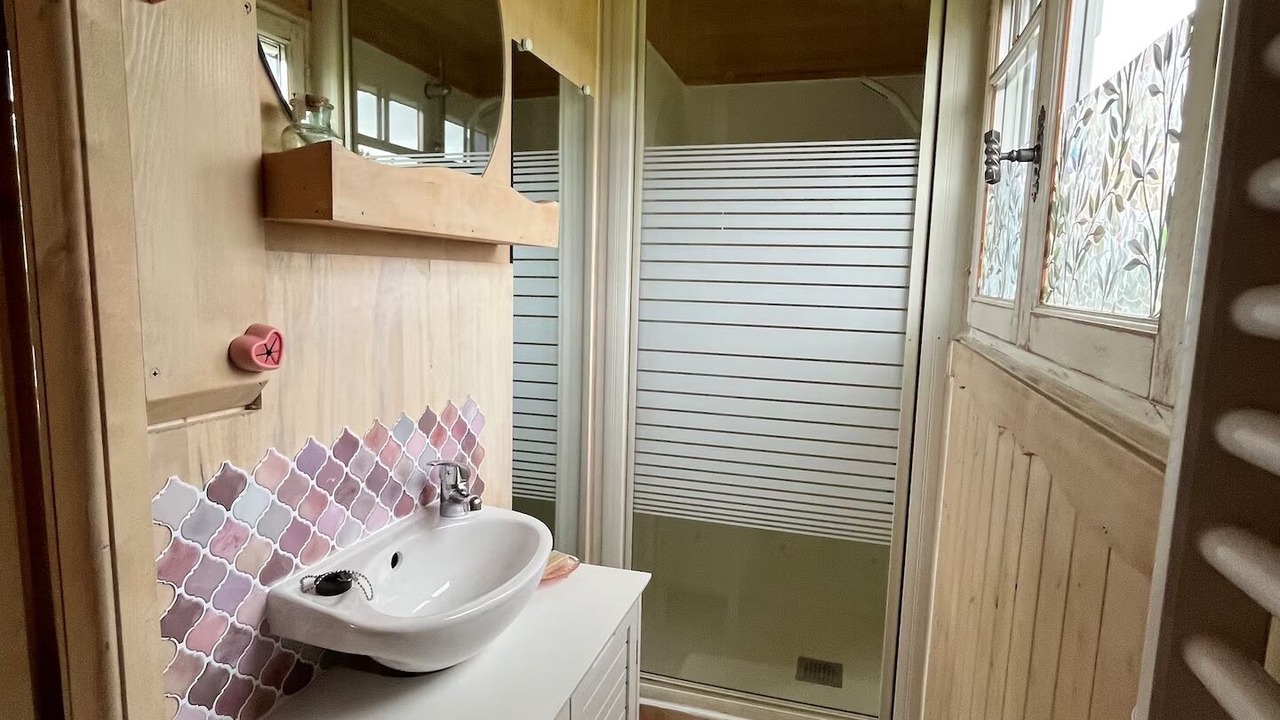 Photo of Bathroom in Verneuil