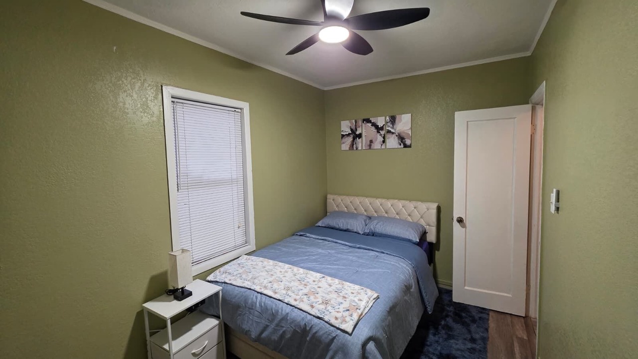 Photo of Bedroom in Golden Glades