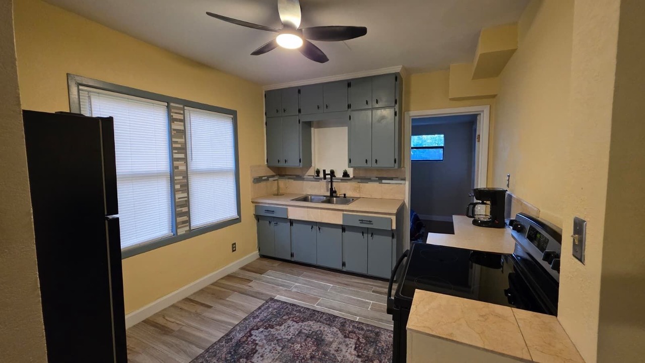 Photo of Kitchen in Golden Glades