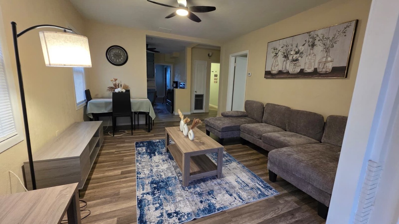 Photo of Livingroom in Golden Glades