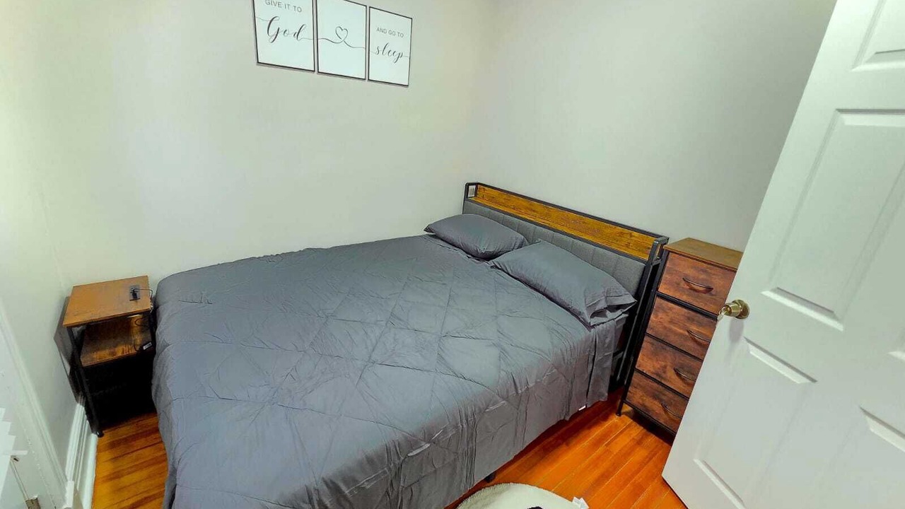 Photo of Bedroom in Stockade Historic District