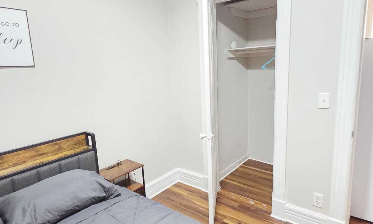 Photo of Bedroom in Stockade Historic District