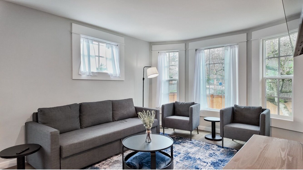 Photo of Livingroom in Harrison/Denny-Blaine