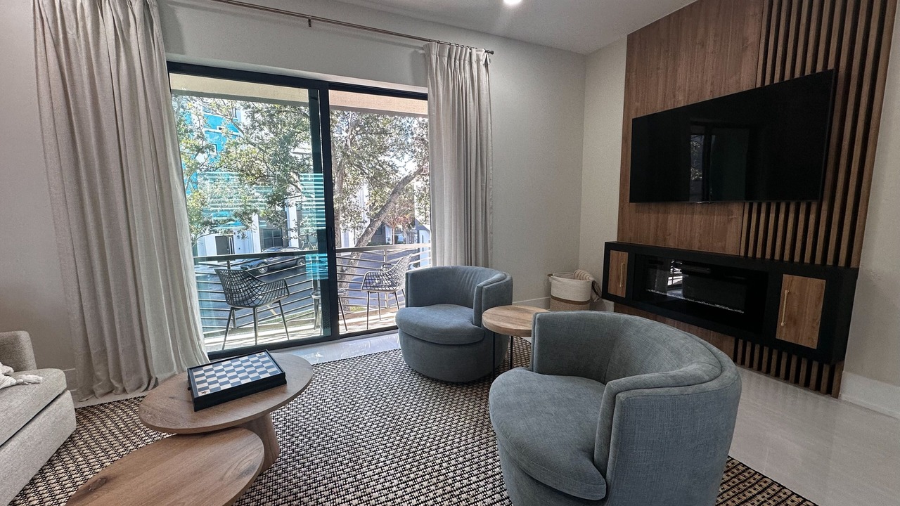 Photo of Livingroom in Downtown