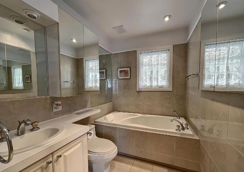 Photo of Bathroom in Laval-des-Rapides