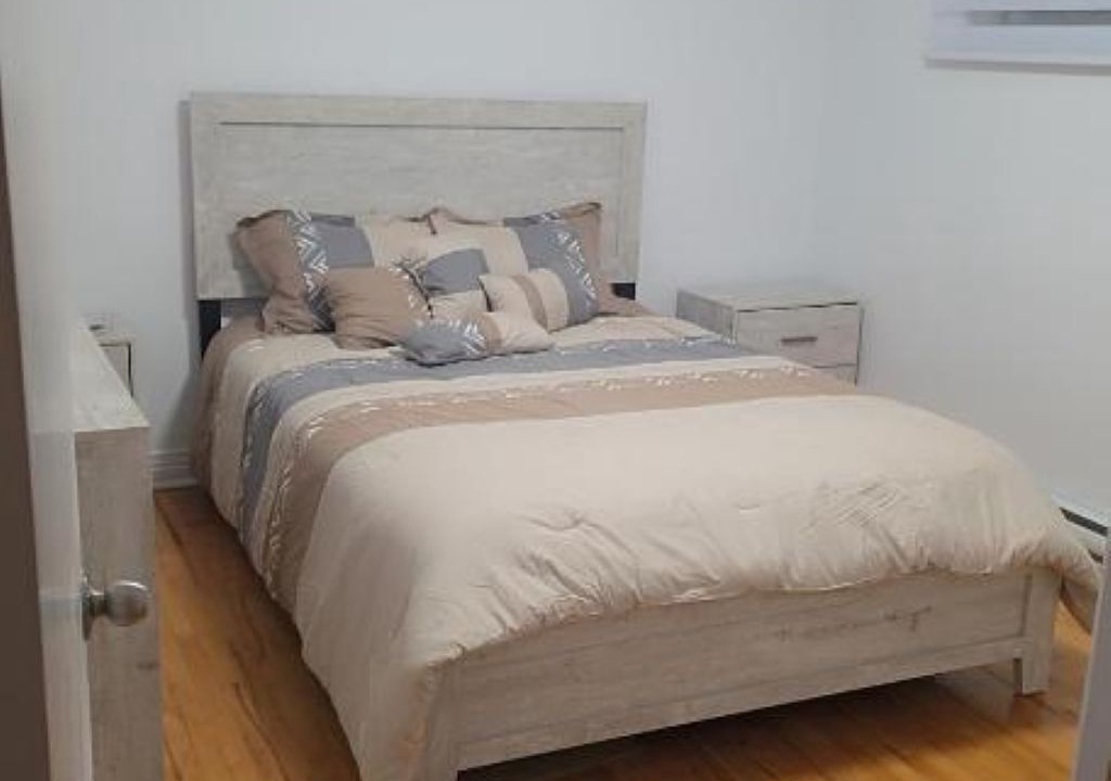 Photo of Bedroom in Laval-des-Rapides