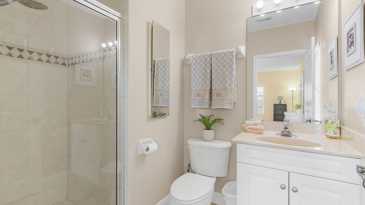 Photo of Bathroom in Caloosahatchee